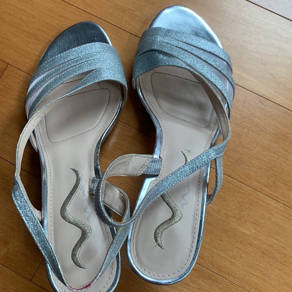 Dressy Silver Slingback SStrappy Dress Shoe 3” Heels Leather Sole Women size 8 - Picture 7 of 14